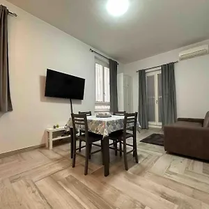 Family Flat Near Metro A , Roma Italia